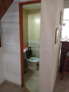 Baño en planta baja. Vendo Dúplex en Santa Clara del Mar.