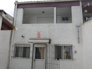 Rejas de seguridad en puerta y ventanas. Dúplex en Santa Clara del Mar.