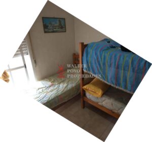 Dormitorio con ventanal muy iluminado. Vendo Dúplex en Santa Clara del Mar.