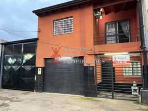 Casa en venta con departamento interno en Ezpeleta